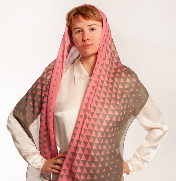 Tuch . TRIANGULO . Olive pink . edited by muse